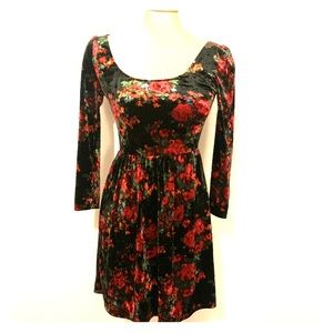Velvet floral dress Kimchi Blue